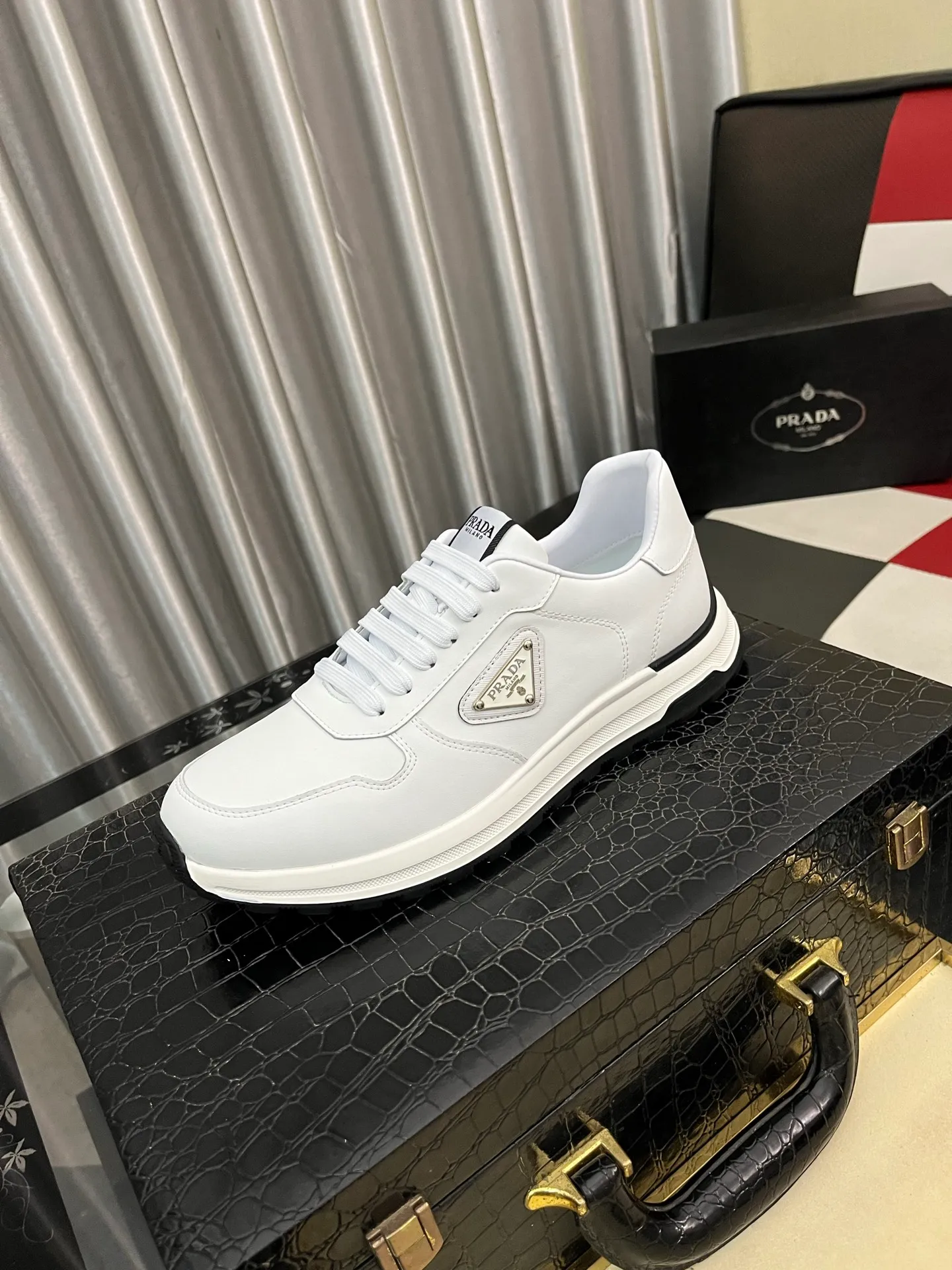 Men's shoes 💰420⌚️⌚️【PRADA】Prada casual shoes, originally developed 1:1, made of high-mercerized cowhide with imported cowhide, silk sheepskin lining, rubber outsole, comfortable and soft on the foot, size: 38-442️⃣Colors available